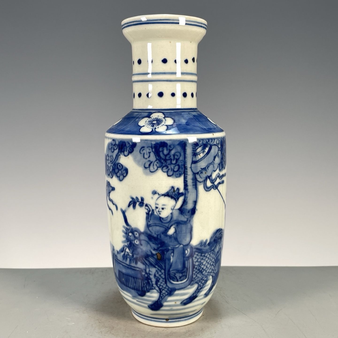 Vintage Collectible Pottery - Vas Porselen Biru dan Putih Motif