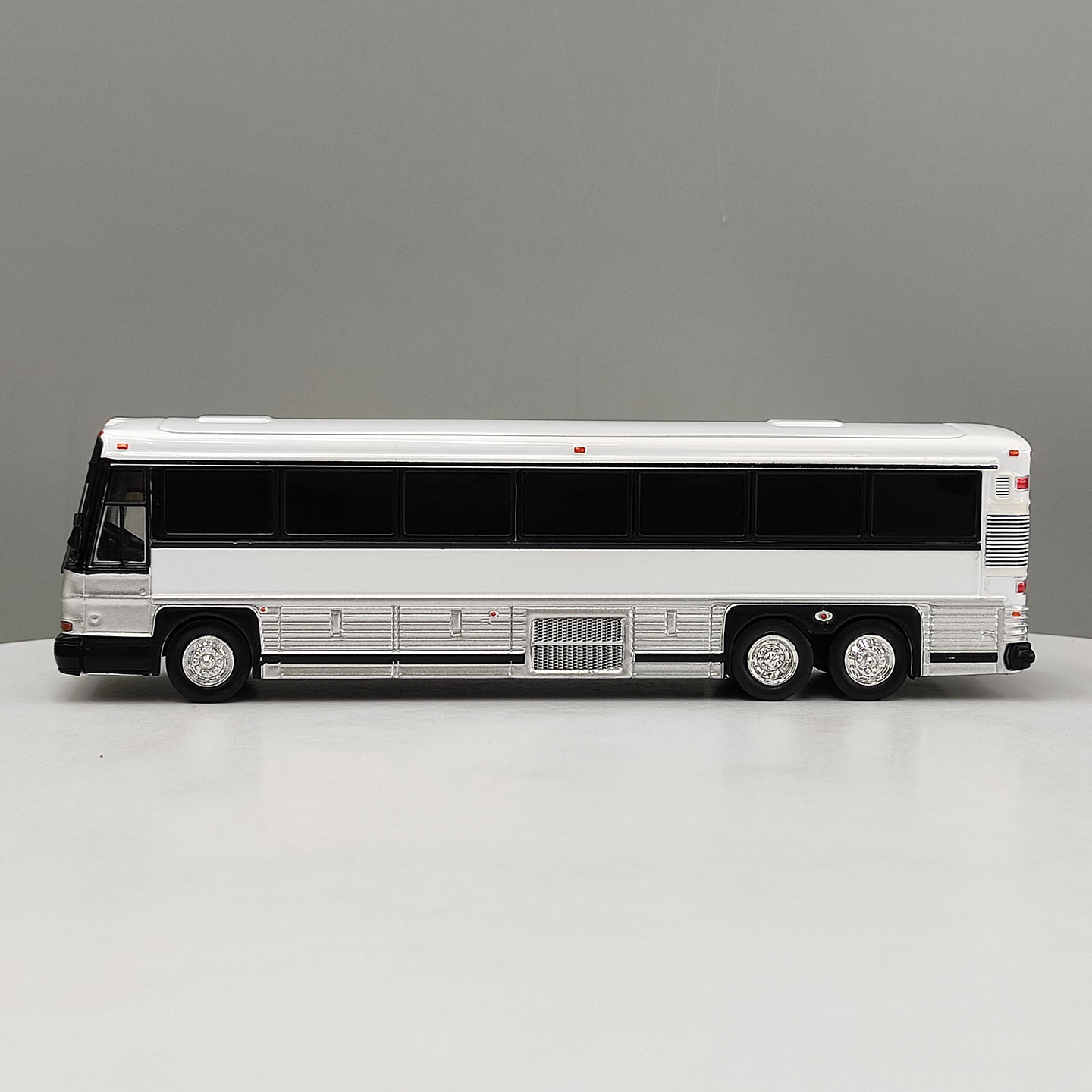 Model Mobil Bus Antik Skala 1: - Vintage Collection Haul ulasan dan harga