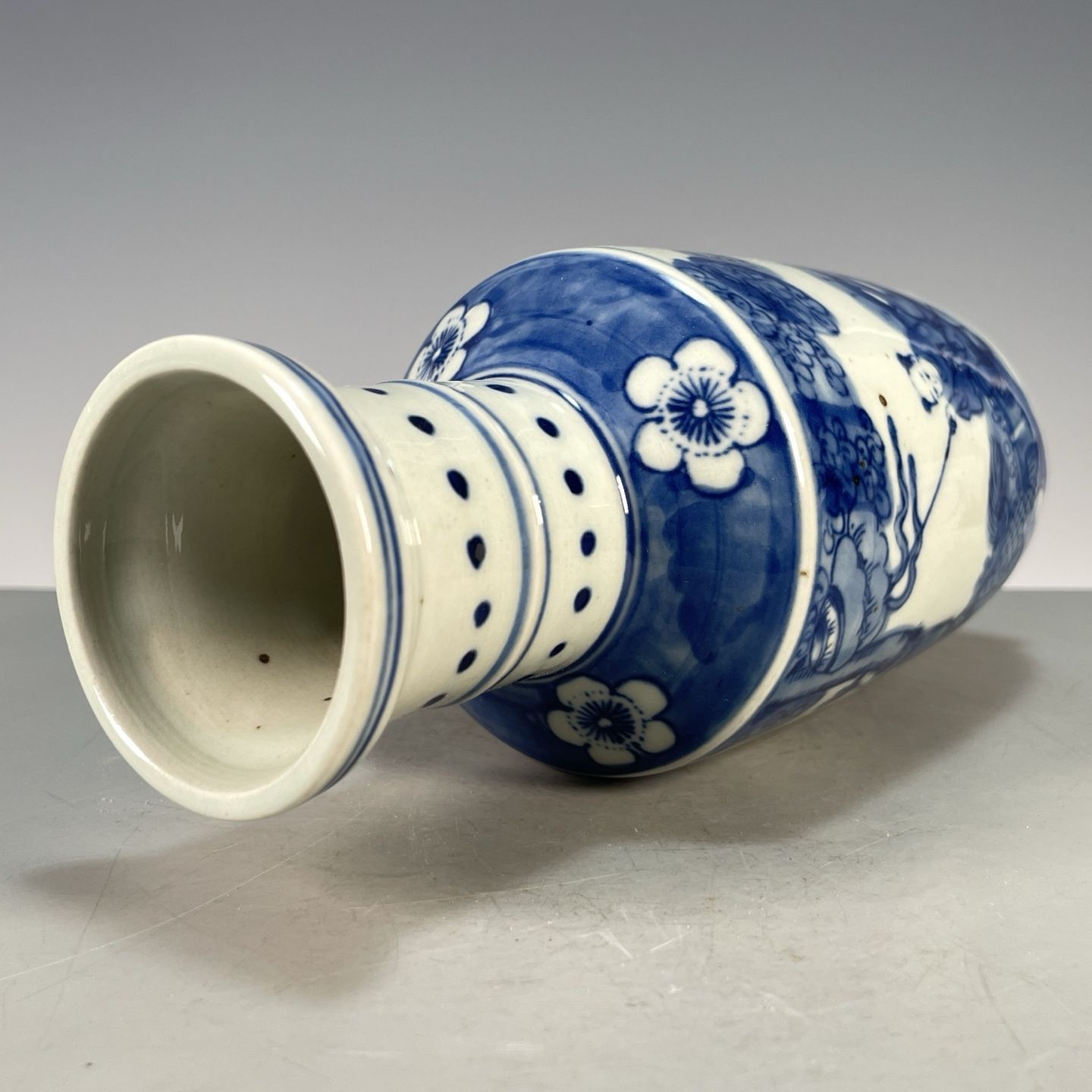 Vas Porselen Biru dan Putih Mo - Vintage Collectible Pottery ulasan dan harga